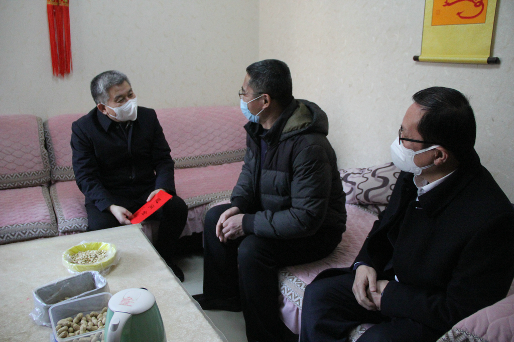 市委常委、副市長賈剛走訪慰問公司困難職工