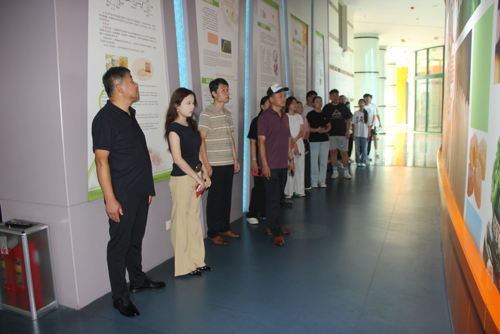 20250819情系職工子女 助力夢(mèng)想啟航——潔晶集團(tuán)舉行職工子女高考獎(jiǎng)學(xué)金發(fā)放儀式5_1 20250819情系職工子女 助力夢(mèng)想啟航——潔晶集團(tuán)舉行職工子女高考獎(jiǎng)學(xué)金發(fā)放儀式5_1